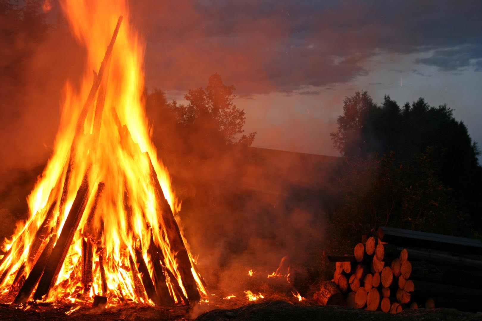 Sonnwendfeuer in Poxdorf